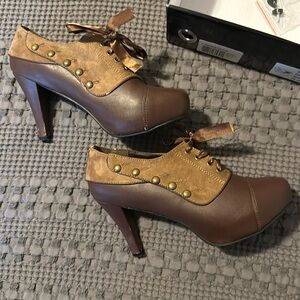 Women’s pumps brown ribbon Halloween